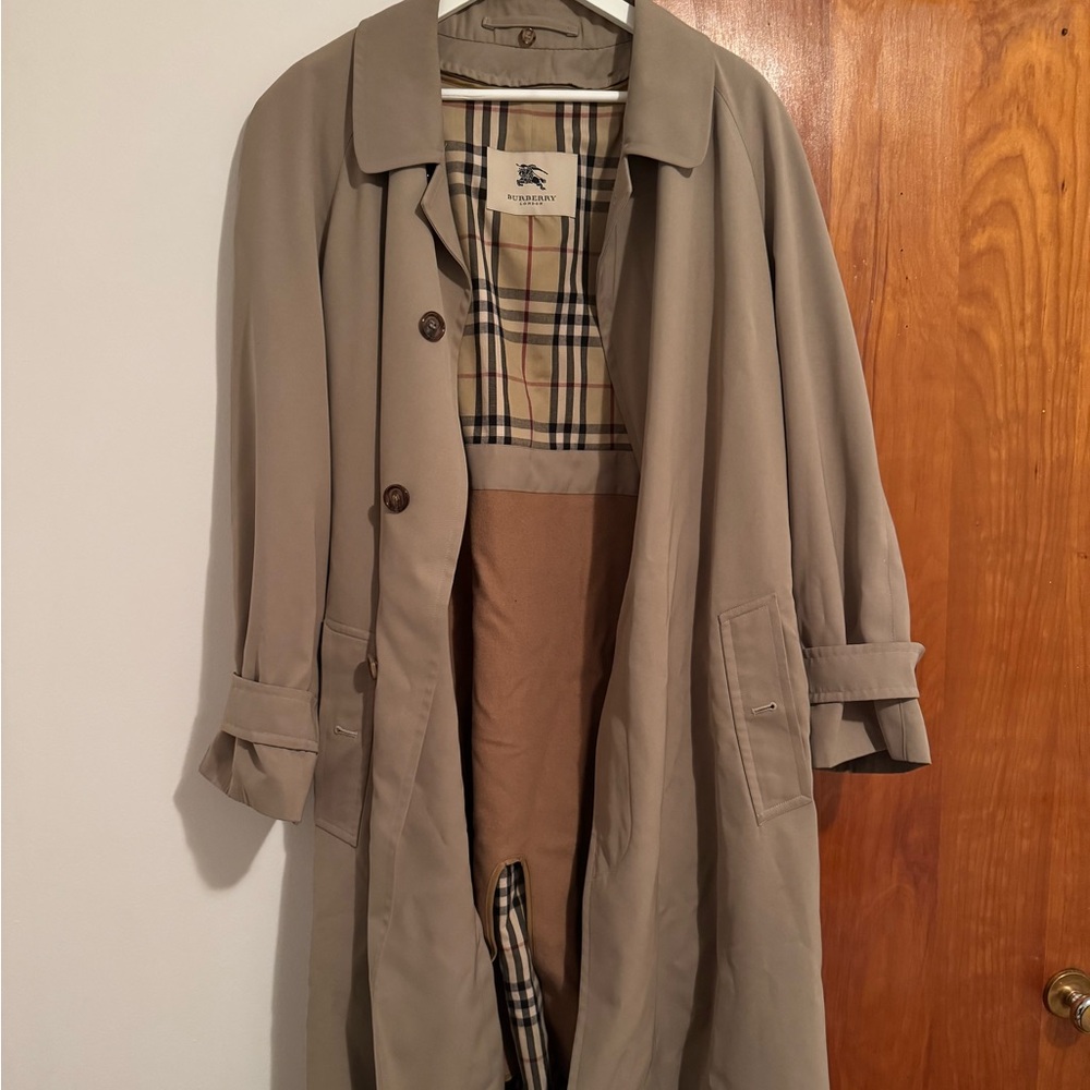 Burberry Tan Classic Trench Coat with Signature Plaid Lining